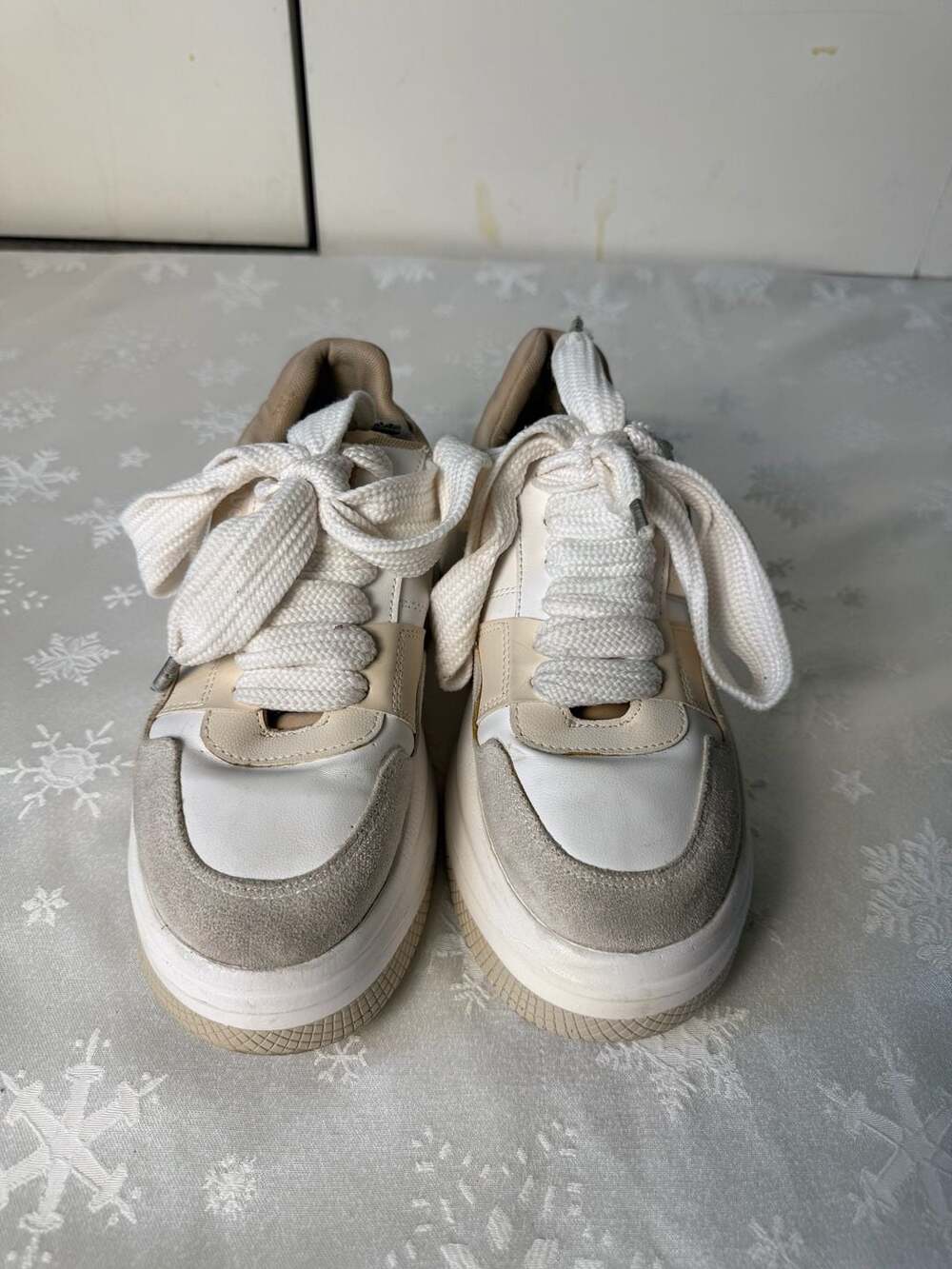 Bershka Women’s Size 39/8 White Beige Wavy Platform Sneakers Thick Laces Chunky